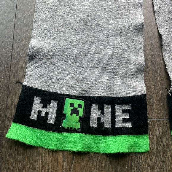 Minecraft Scarf - Picture 2 of 6